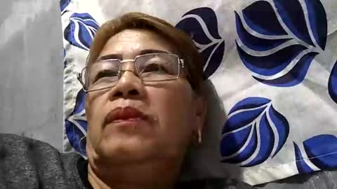 Snapshot of lolamommie chatting on 02/14/25, 10:04 tey online show from 02/14/25, 10:04