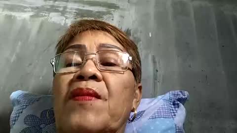 Snapshot of lolamommie chatting on 02/15/25, 01:21 tey online show from 02/15/25, 01:21