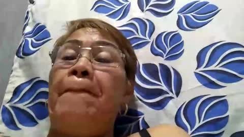 Snapshot of lolamommie chatting on 02/19/25, 10:09 tey online show from 02/19/25, 10:09