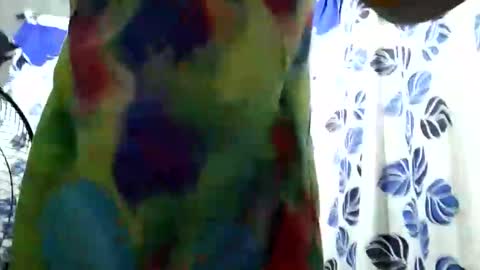 Snapshot of lolamommie chatting on 02/21/25, 09:22 tey online show from 02/21/25, 09:22