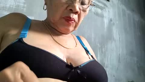 Snapshot of lolamommie chatting on 02/23/25, 02:51 tey online show from 02/23/25, 02:51