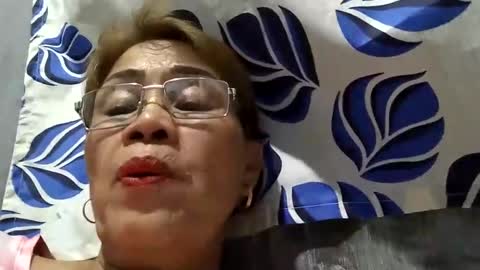 Snapshot of lolamommie chatting on 03/02/25, 12:22 tey online show from 03/02/25, 12:22