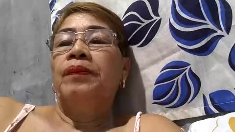 Snapshot of lolamommie chatting on 03/03/25, 10:10 tey online show from 03/03/25, 10:10