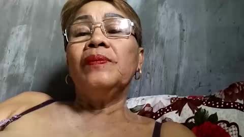 Snapshot of lolamommie chatting on 03/11/25, 06:00 tey online show from 03/11/25, 06:00