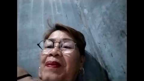 Snapshot of lolamommie chatting on 09/10/25, 03:56 tey online show from 09/10/25, 03:56