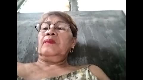 Snapshot of lolamommie chatting on 09/14/25, 10:42 tey online show from 09/14/25, 10:42