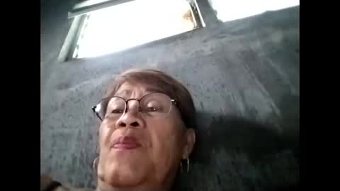 Snapshot of lolamommie chatting on 09/16/25, 11:28 tey online show from 09/16/25, 11:28