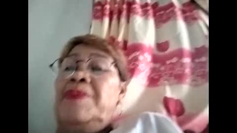 Snapshot of lolamommie chatting on 09/17/25, 10:55 tey online show from 09/17/25, 10:55