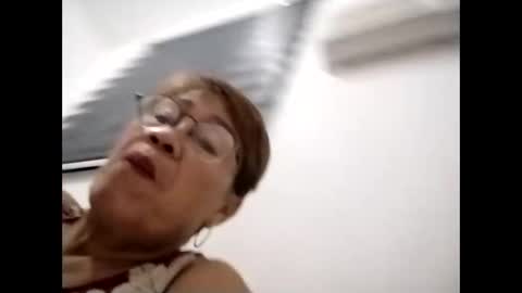 Snapshot of lolamommie chatting on 09/19/25, 08:27 tey online show from 09/19/25, 08:27