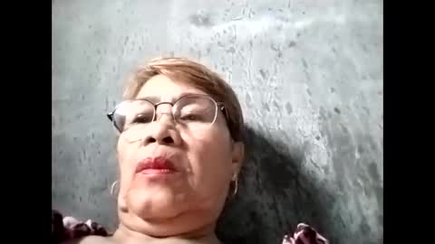 Snapshot of lolamommie chatting on 09/22/25, 01:51 tey online show from 09/22/25, 01:51