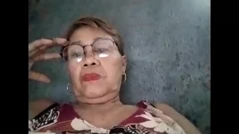 Snapshot of lolamommie chatting on 10/04/25, 07:06 tey online show from 10/04/25, 07:06