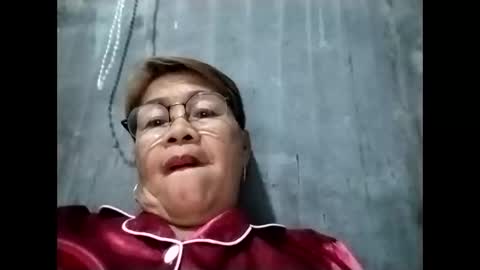 Snapshot of lolamommie chatting on 10/05/25, 09:45 tey online show from 10/05/25, 09:45