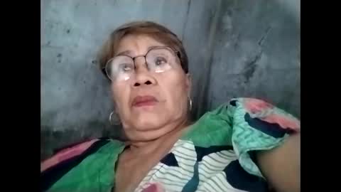 Snapshot of lolamommie chatting on 10/09/25, 03:15 tey online show from 10/09/25, 03:15