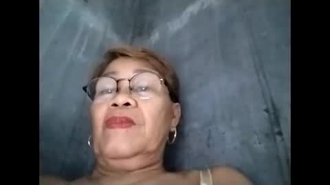 Snapshot of lolamommie chatting on 10/10/25, 06:12 tey online show from 10/10/25, 06:12