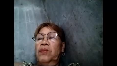 Snapshot of lolamommie chatting on 10/14/25, 08:15 tey online show from 10/14/25, 08:15