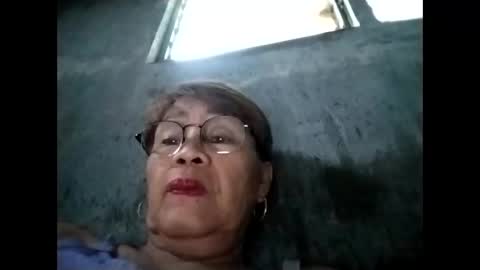 Snapshot of lolamommie chatting on 10/19/25, 05:30 tey online show from 10/19/25, 05:30