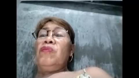 Snapshot of lolamommie chatting on 10/20/25, 11:10 tey online show from 10/20/25, 11:10