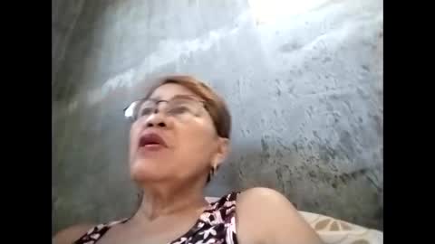 Snapshot of lolamommie chatting on 10/22/25, 12:44 tey online show from 10/22/25, 12:44