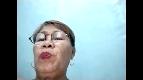 Snapshot of lolamommie chatting on 10/25/25, 04:42 tey online show from 10/25/25, 04:42