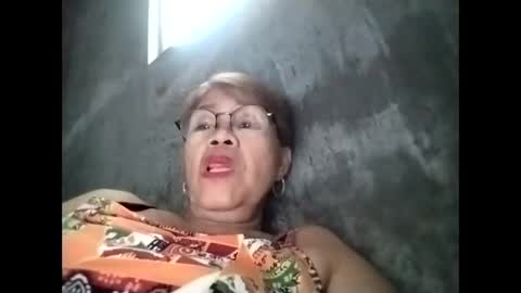 Snapshot of lolamommie chatting on 10/28/25, 06:17 tey online show from 10/28/25, 06:17