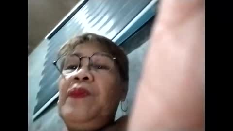 Snapshot of lolamommie chatting on 10/30/25, 09:33 tey online show from 10/30/25, 09:33