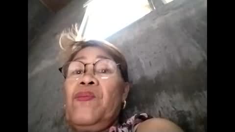 Snapshot of lolamommie chatting on 11/02/25, 04:04 tey online show from 11/02/25, 04:04