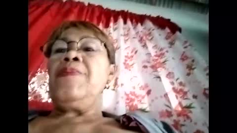 Snapshot of lolamommie chatting on 11/09/25, 06:12 tey online show from 11/09/25, 06:12