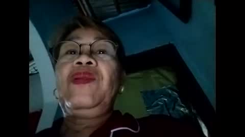 Snapshot of lolamommie chatting on 11/10/25, 10:31 tey online show from 11/10/25, 10:31