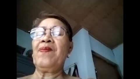 Snapshot of lolamommie chatting on 11/17/25, 11:32 tey online show from 11/17/25, 11:32