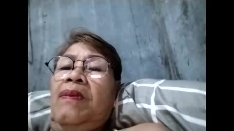 Snapshot of lolamommie chatting on 11/26/25, 10:33 tey online show from 11/26/25, 10:33