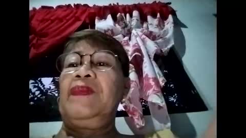 Snapshot of lolamommie chatting on 11/27/25, 10:01 tey online show from 11/27/25, 10:01