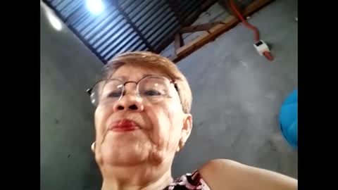 Snapshot of lolamommie chatting on 11/28/25, 10:56 tey online show from 11/28/25, 10:56