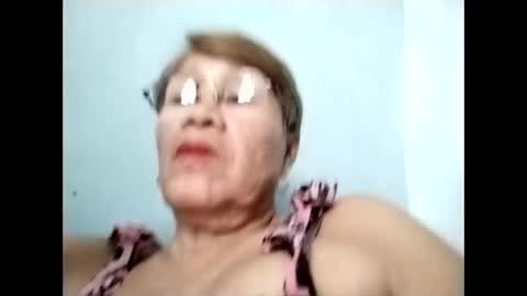 Snapshot of lolamommie chatting on 12/21/25, 07:04 tey online show from 12/21/25, 07:04