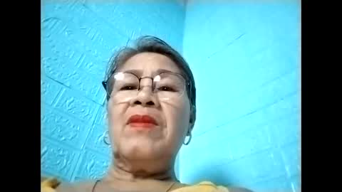 Snapshot of lolamommie chatting on 12/22/25, 08:11 tey online show from 12/22/25, 08:11