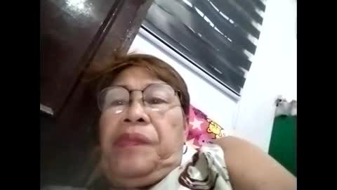 Snapshot of lolamommie chatting on 02/07/26, 09:24 tey online show from 02/07/26, 09:24