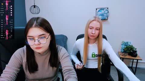 Snapshot of lolamrrr chatting on 12/04/24, 03:43 Lola pvt is OPEN online show from 12/04/24, 03:43