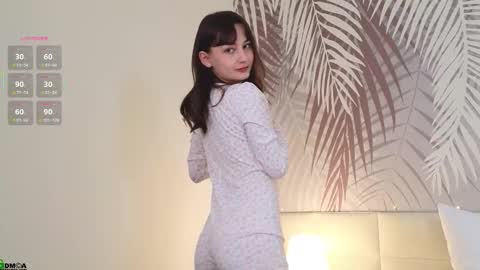 Snapshot of lolaprise chatting on 10/03/25, 01:46 Lola online show from 10/03/25, 01:46