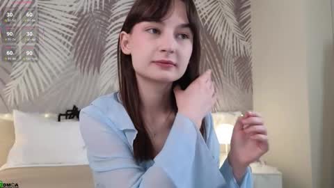 Snapshot of lolaprise chatting on 10/25/25, 01:35 Lola online show from 10/25/25, 01:35