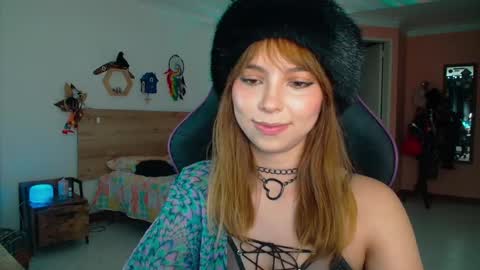Snapshot of lolaverse chatting on 10/08/25, 07:55 Lola doll online show from 10/08/25, 07:55