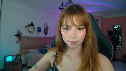 Snapshot of lolaverse chatting on 10/16/25, 05:25 Lola doll online show from 10/16/25, 05:25