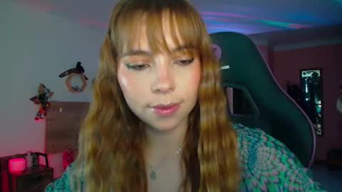 Snapshot of lolaverse chatting on 10/18/25, 08:53 Lola doll online show from 10/18/25, 08:53