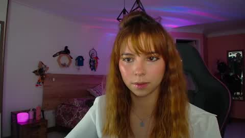 Snapshot of lolaverse chatting on 10/19/25, 06:08 Lola doll online show from 10/19/25, 06:08