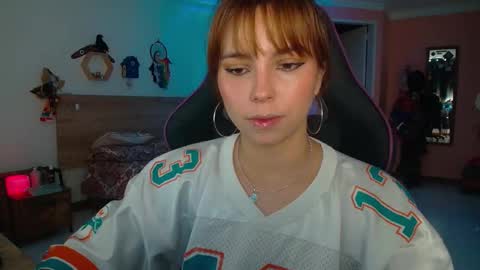 Snapshot of lolaverse chatting on 10/22/25, 04:18 Lola doll online show from 10/22/25, 04:18