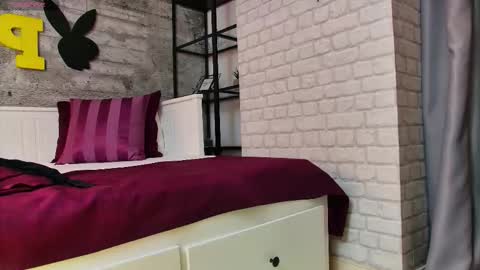 Lola online show from 12/20/25, 07:32