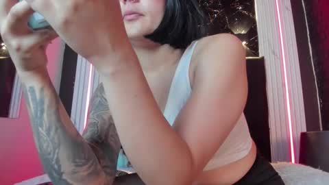 Lola online show from 11/19/25, 11:32