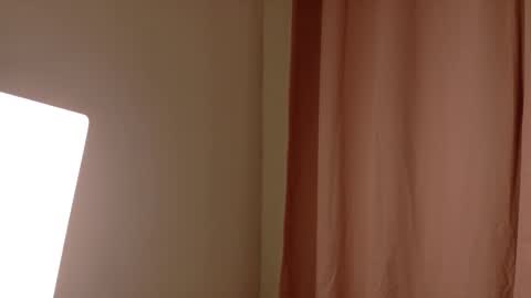 Lola online show from 09/17/25, 12:07