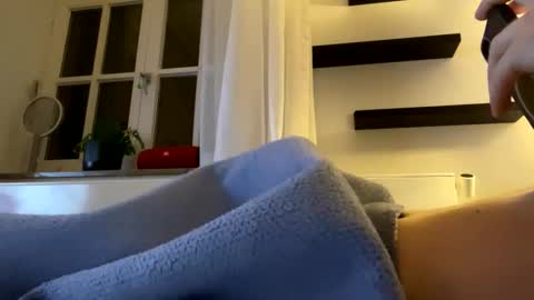 Snapshot of lolboss03 chatting on 02/12/25, 09:01 lolboss03 online show from 02/12/25, 09:01