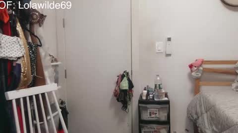 Snapshot of lolita_wilde390 chatting on 09/16/25, 04:13 Lolita Wildes Back online show from 09/16/25, 04:13