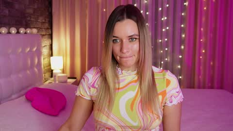 Victoria online show from 01/14/25, 05:45