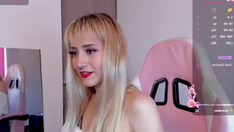 Snapshot of lolly_js_ chatting on 12/20/24, 03:31 Lolly online show from 12/20/24, 03:31